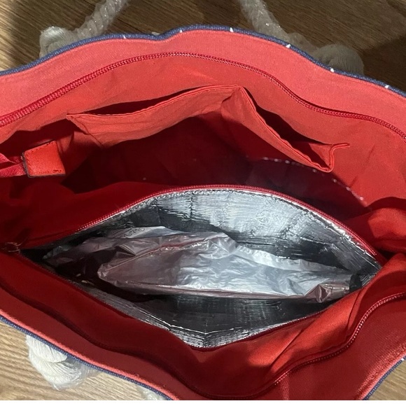 PortoVino Wine Tote/beach  Red , White And Blue w/ Hidden Spout & Wine Bag - Picture 8 of 9